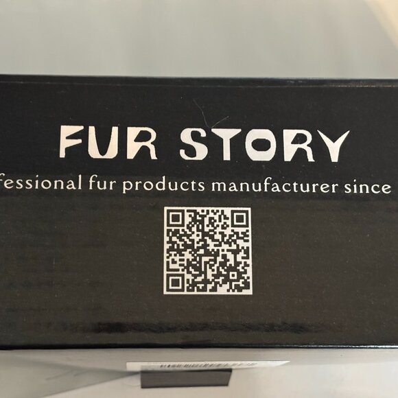 New in Box Fur Story Womens Furry Slippers Size 8 Black/Brown Faux Racoon - Picture 5 of 6